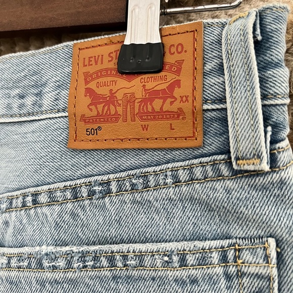 LEVIS 501 | Cut Off Distressed Denim Shorts - Picture 5 of 8